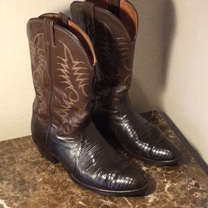 Chocolate brown lizard cowboy boots.